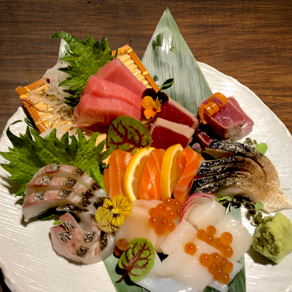 Omakase Sashimi Selection and its best supporting actors