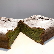 Load image into Gallery viewer, Matcha Green Tea Cake Half 【抹茶ケーキ ハーフ】****

