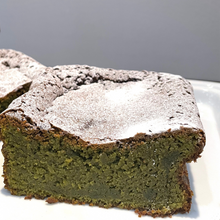 Load image into Gallery viewer, Matcha Green Tea Cake Half 【抹茶ケーキ ハーフ】***
